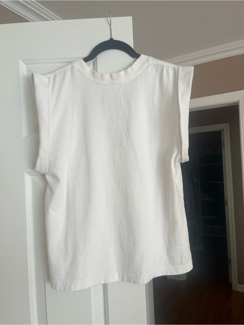 Citizens Of Humanity White V-Neck Sleeveless Tank - Picture 3 of 4